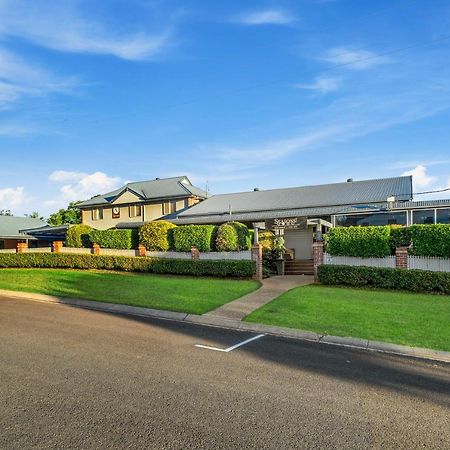 Ambassador On Ruthven Motel Toowoomba Exterior photo