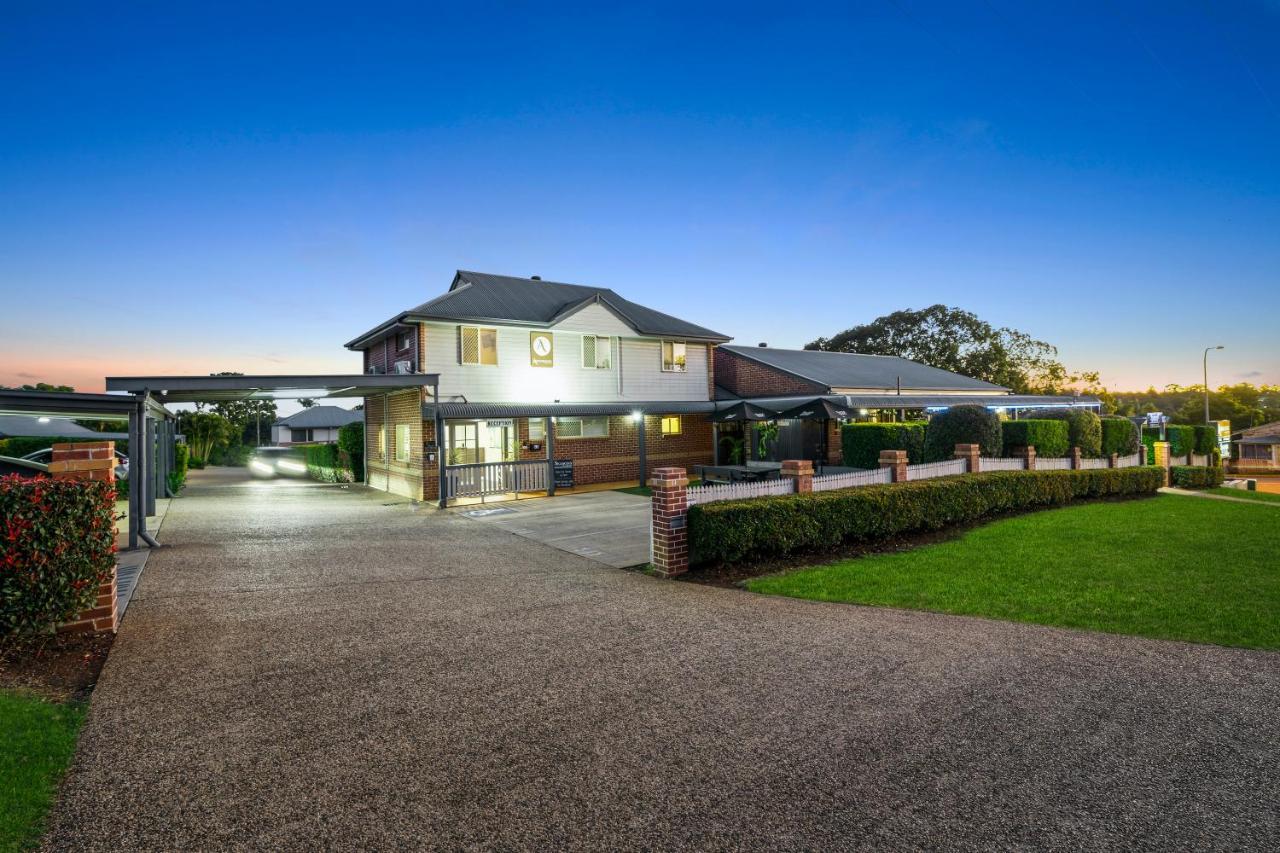 Ambassador On Ruthven Motel Toowoomba Exterior photo