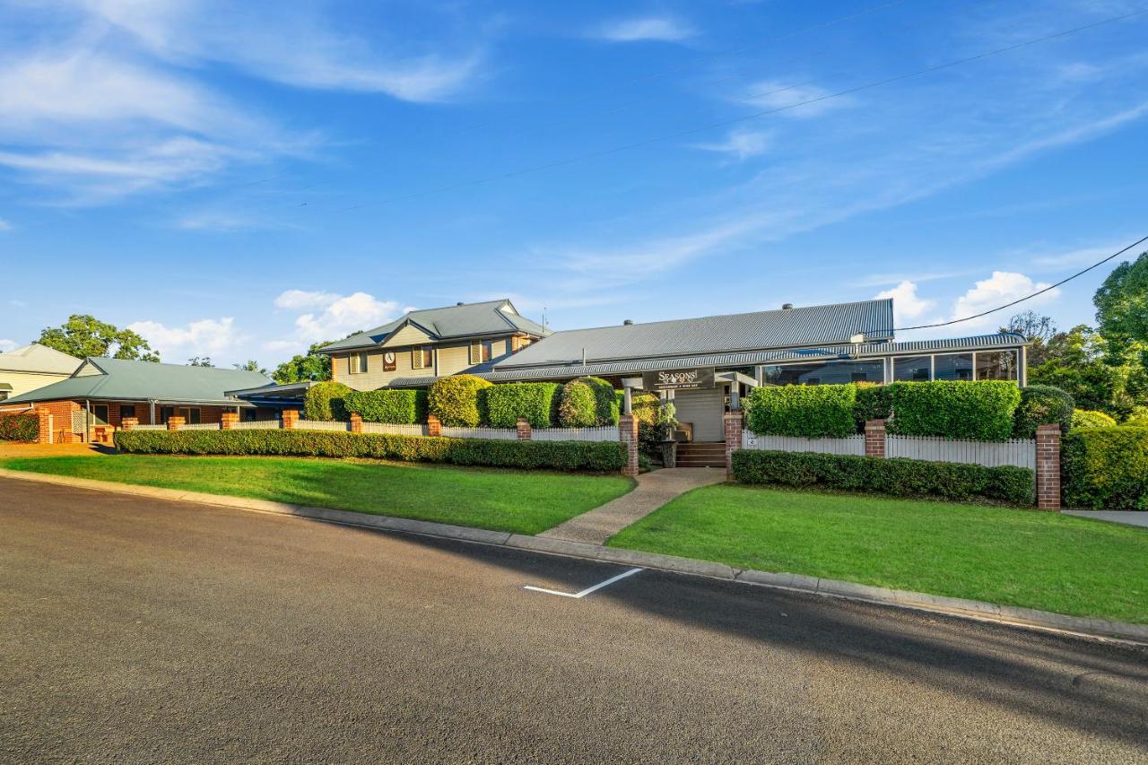 Ambassador On Ruthven Motel Toowoomba Exterior photo