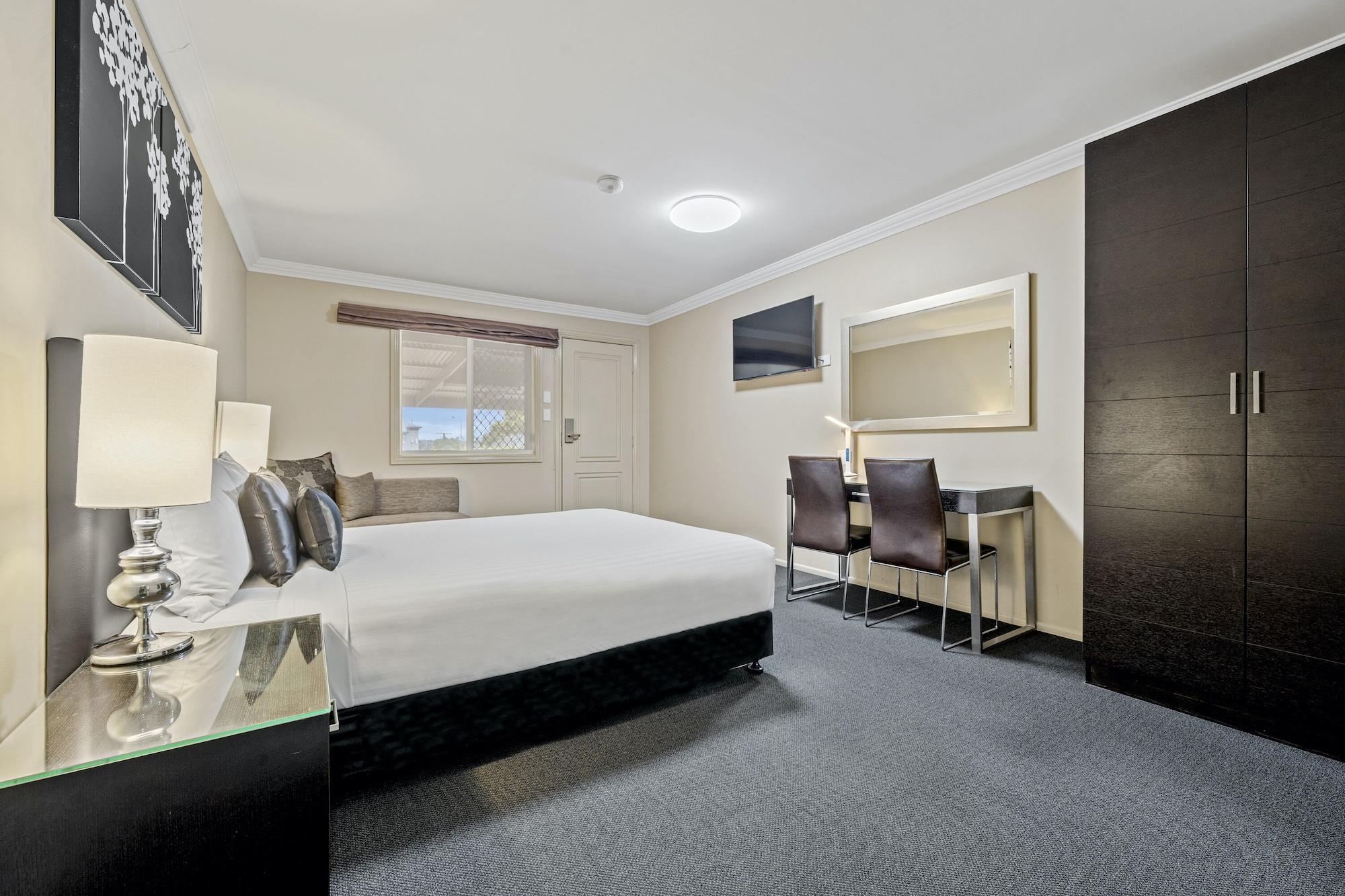 Ambassador On Ruthven Motel Toowoomba Exterior photo