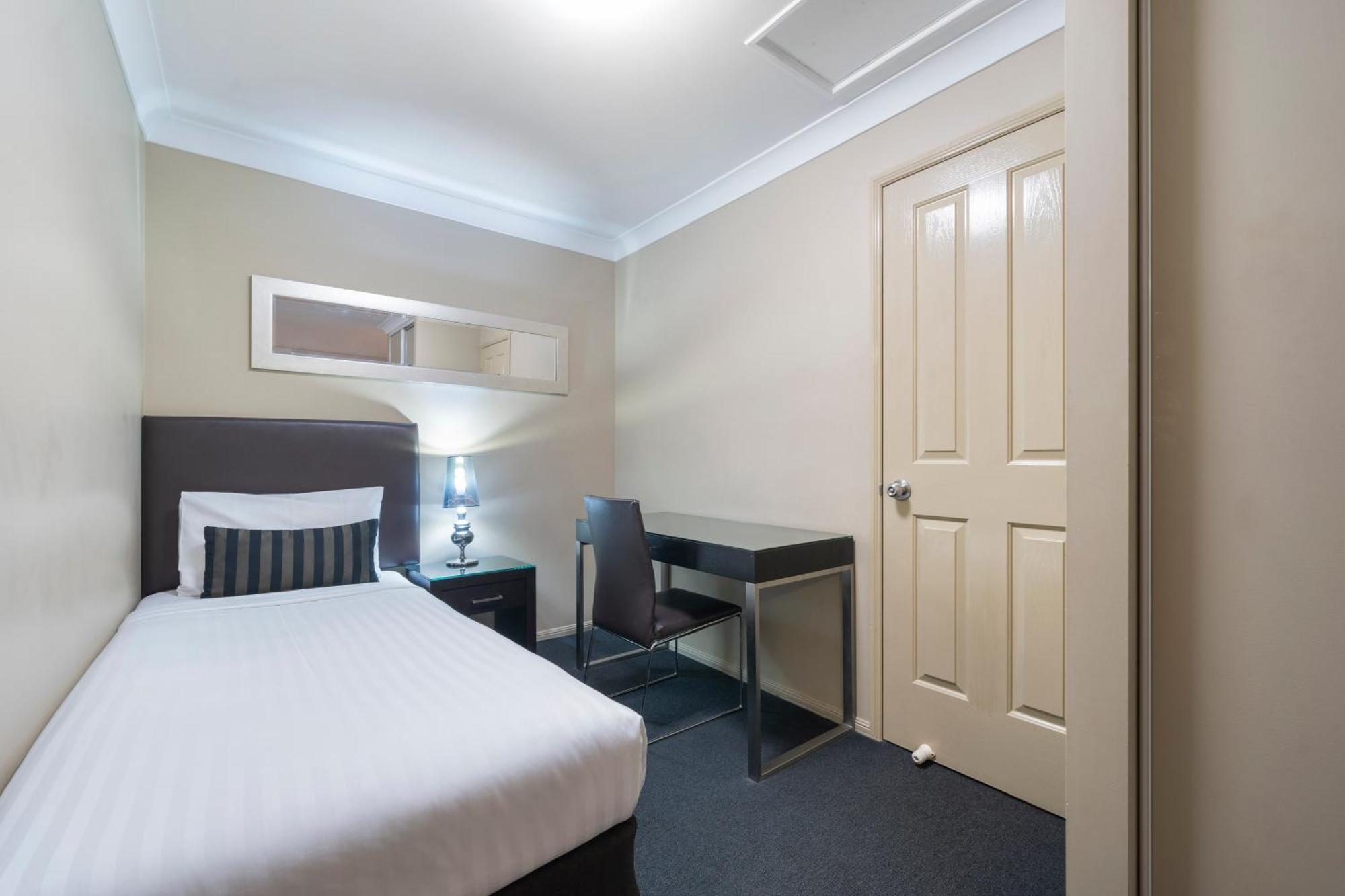 Ambassador On Ruthven Motel Toowoomba Room photo