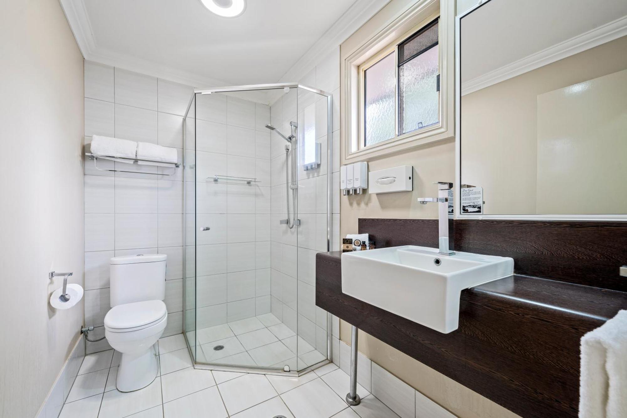 Ambassador On Ruthven Motel Toowoomba Room photo